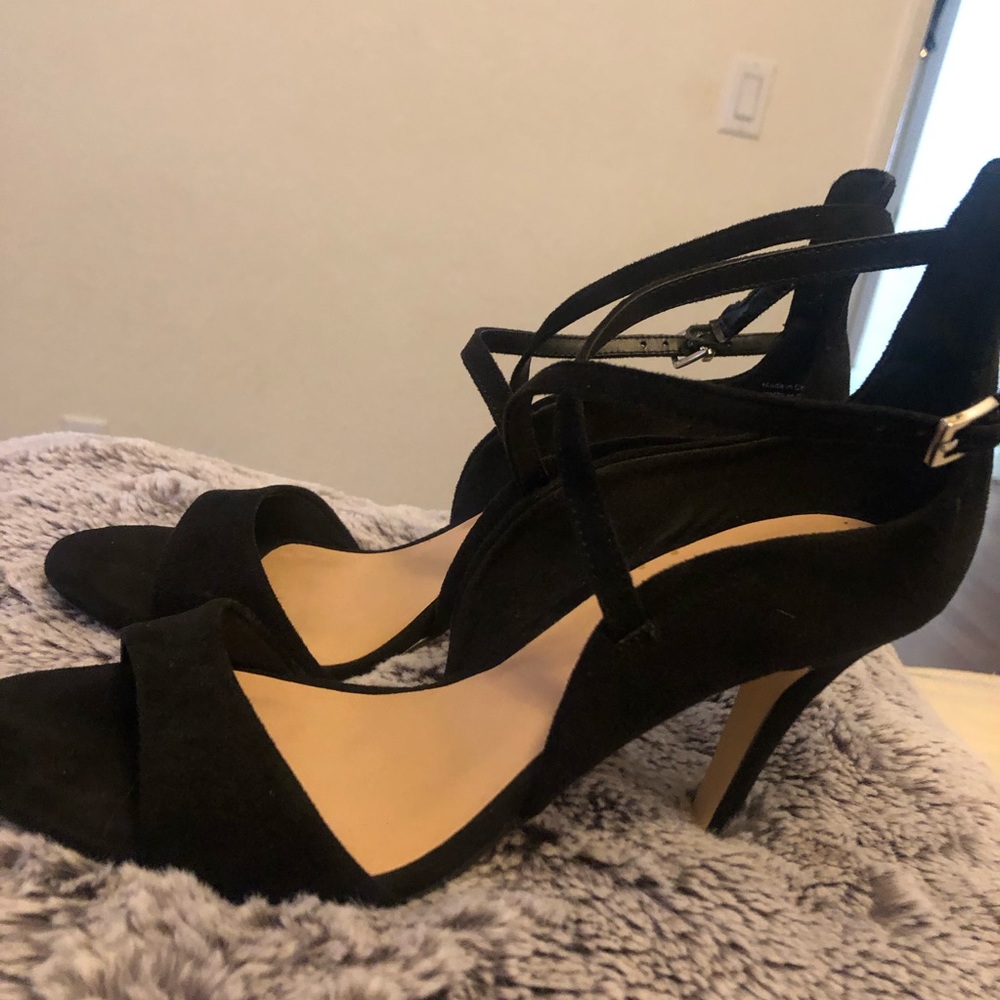 Heels - Picture 3 of 3
